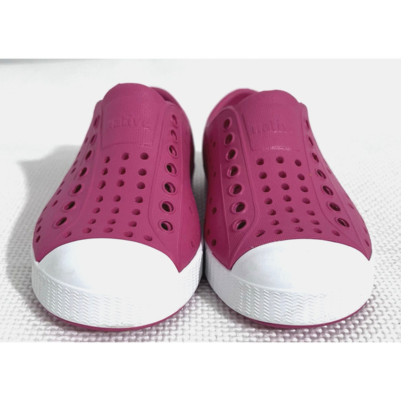 Native Jefferson Slip On Sneaker Girls C8 Pink Breathable Lightweight Logo - Picture 1 of 12